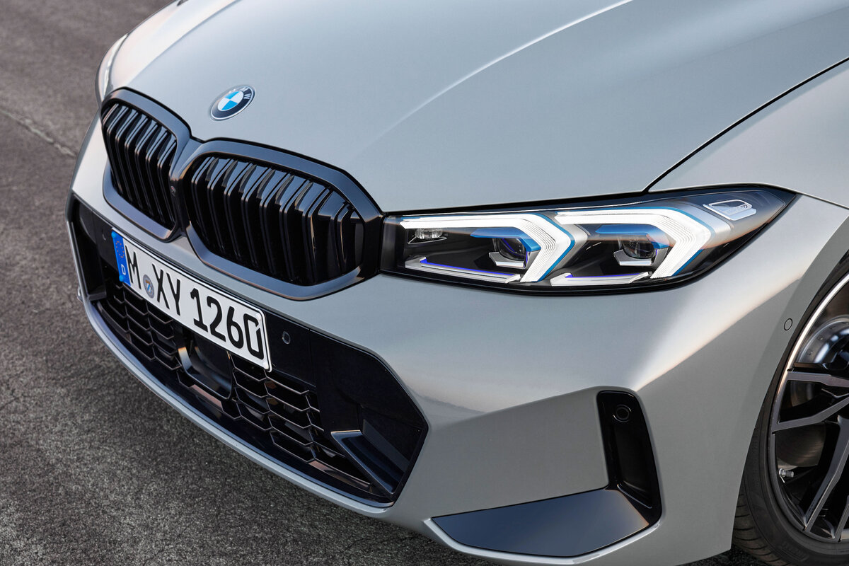 Полностью светодиодные фары теперь намного тоньше, с четкими контурами и дневными ходовыми огнями, расположенными в форме перевернутой буквы L.