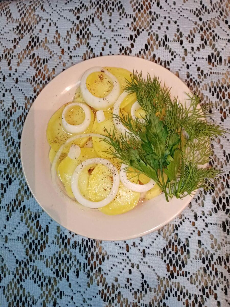 Принимайте картофельный салат.