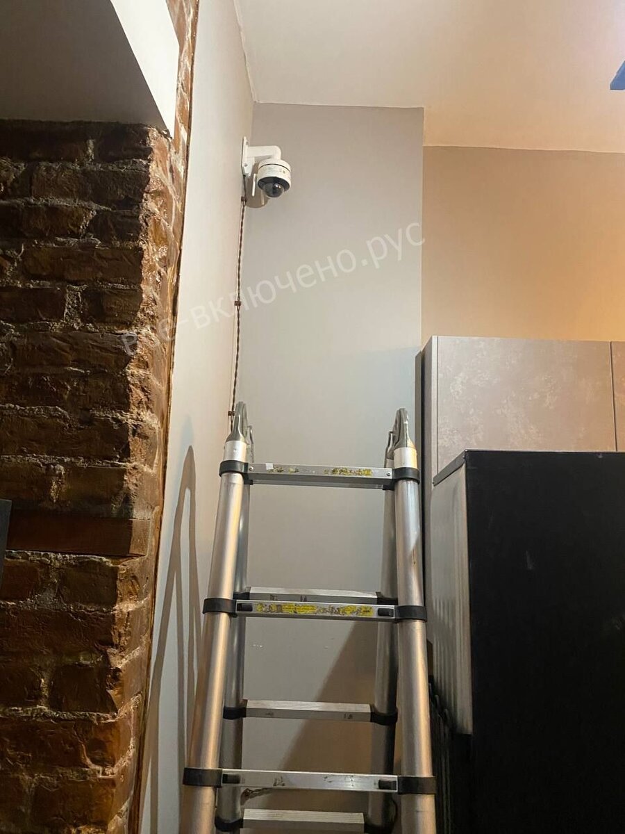 Камера видеонаблюдения установлена.