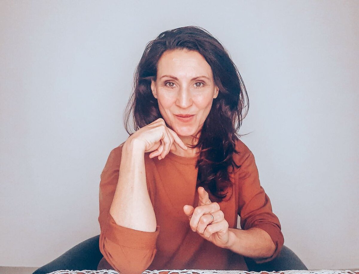 Светлана Долинина - консультант по вопросам супружеской измены, любовных треугольников и любовной зависимости.