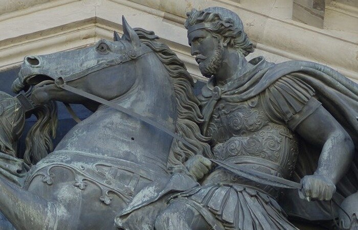 Στην Αρχαία Ρώμη, όταν ο Χριστιανισμός μόλις αναδυόταν, ζούσε ένας ερημίτης μοναχός.-3