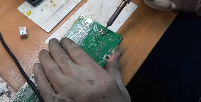 Наносим сплав РОЗЕ