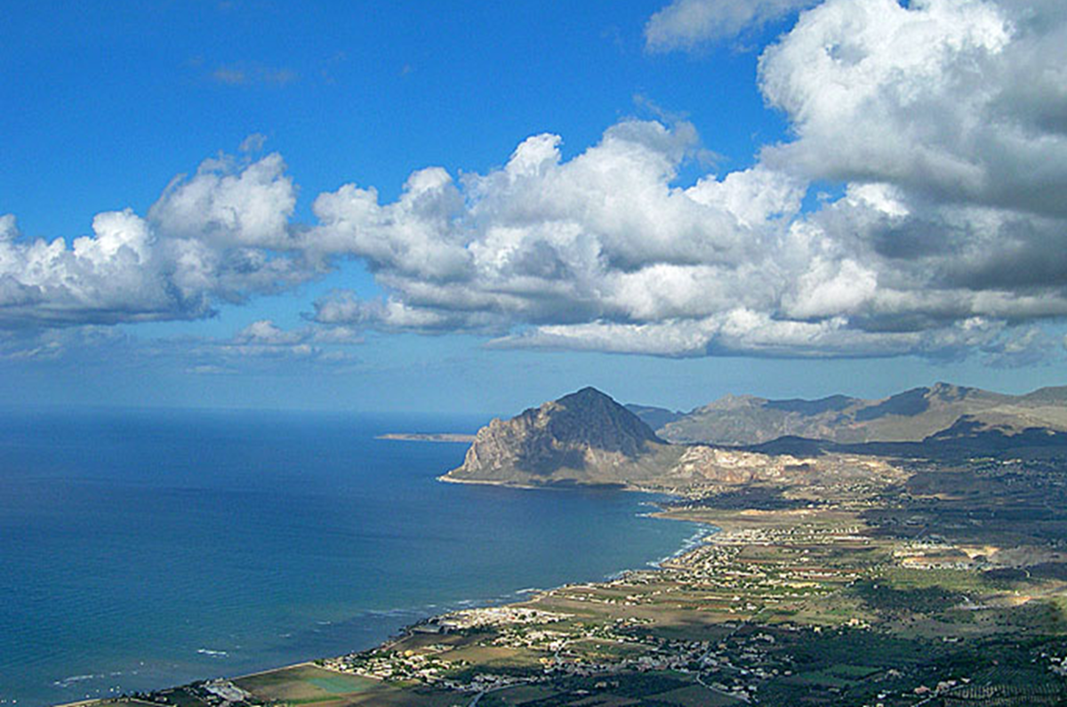Океан омывающий западные берега. Испания Гибралтарский пролив. Гибралтарский пролив и Средиземное море. Берег Африки с Гибралтара. Мыс Гибралтар.