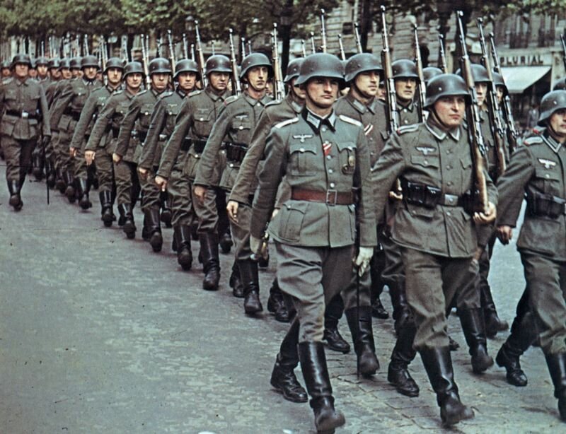 Немцы в Париже, период Второй мировой войны.