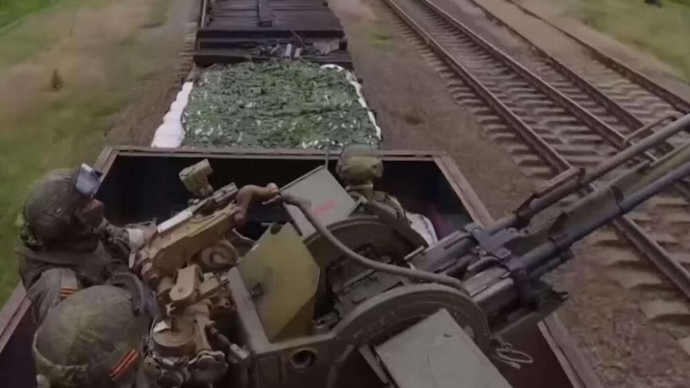 Бронепоезд «Волга» оснащен, помимо прочего, зенитной установкой ЗУ-23-2