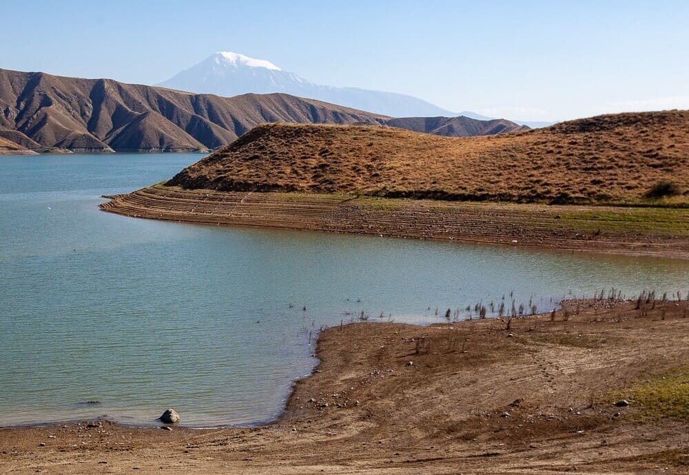 Правительство Армении приняло на днях решение  о восстановлении части прежнего русла реки Аракс, приграничной с  Турцией в рамках программы «Улучшение оросительной системы».