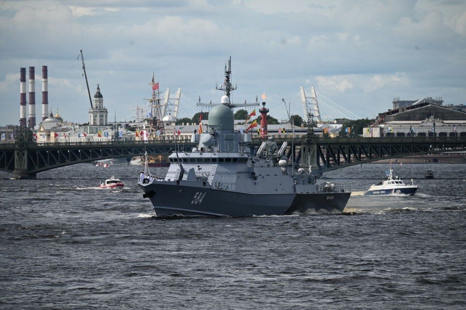     Движение по набережным и мостам в Петербурге открыли раньше срока 28 июля Юлия ПЫХАЛОВА