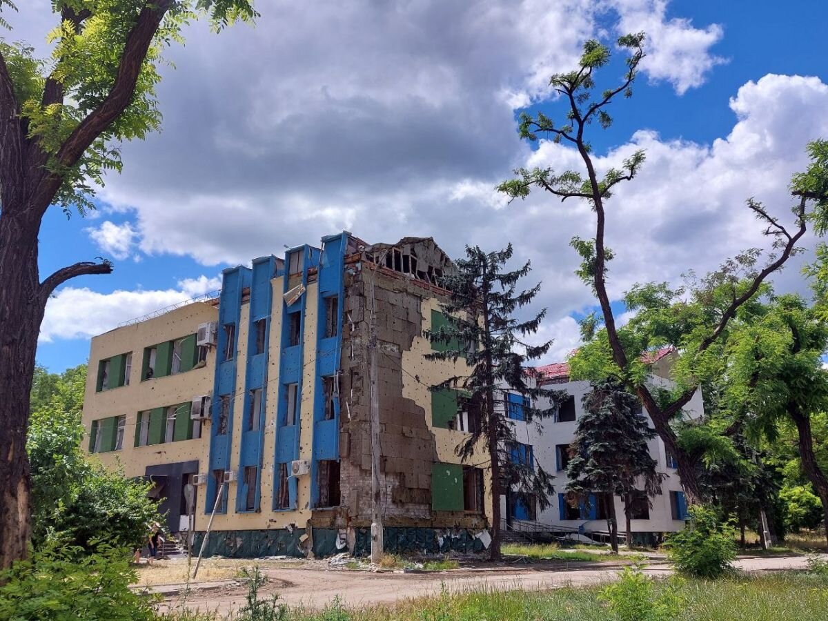 Часть корпусов горбольницы № 3 сильно пострадали во время боевых действий