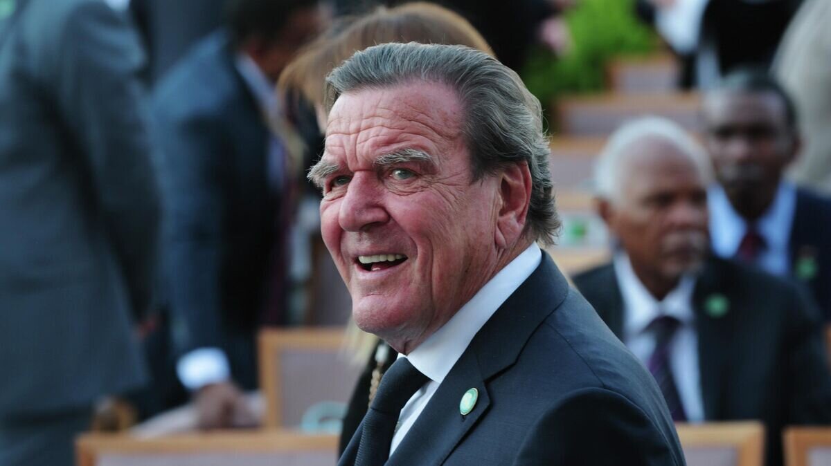    Экс-канцлер Германии Герхард Шредер © AP Photo / Burhan Ozbilici