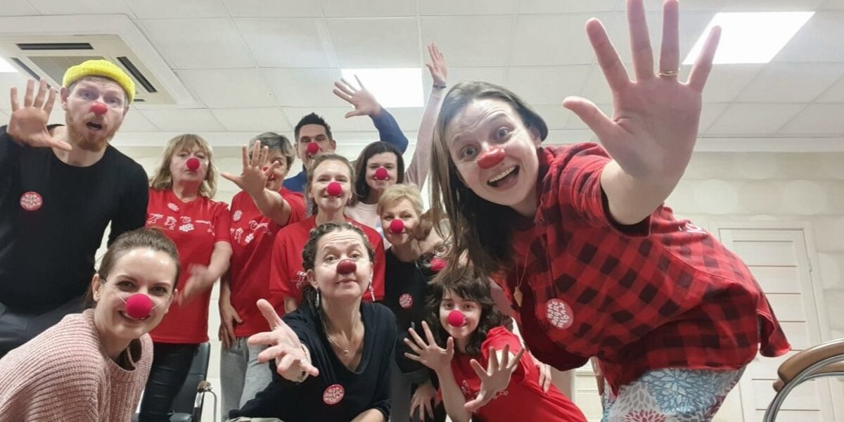 Студенты региональной "Школы медицинских клоунов" из Ростова-на-Дону, Краснодара и Сочи. Фото предоставлено АНО "ЛенЗдравКлоун"