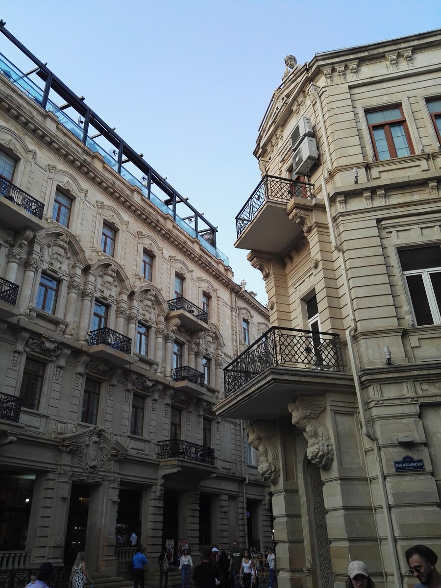 Продолжаем краткий экскурс по польскому архитектурному наследию шикарной столицы Азербайджана.-7