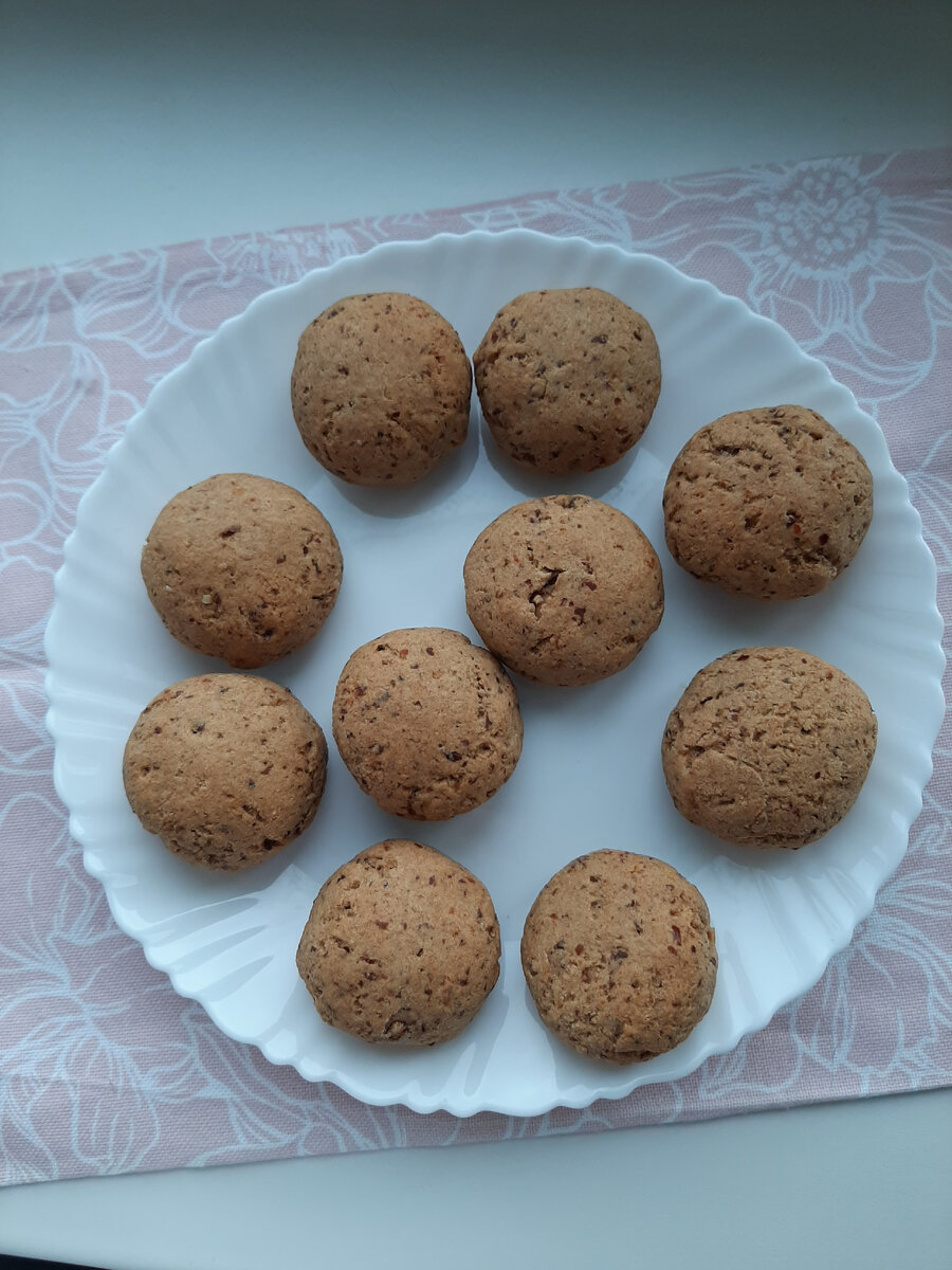 Пряники без сахара с начинкой из орехов

