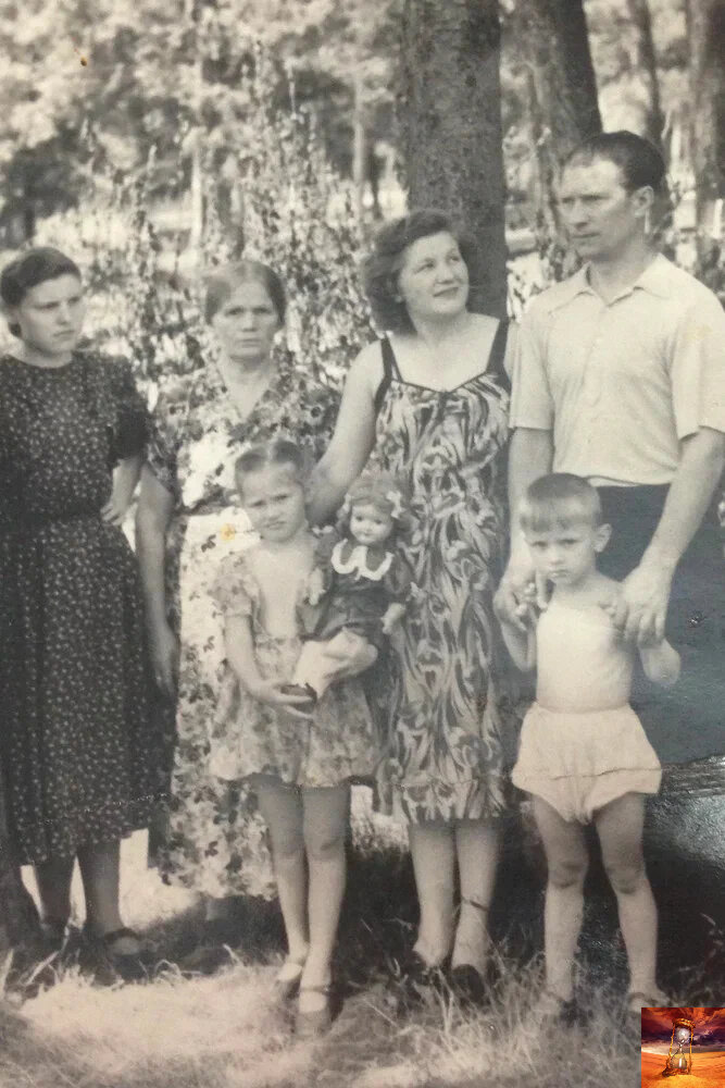 Зинаида, Борис Алла и младший брат Евгений Пугачёвы