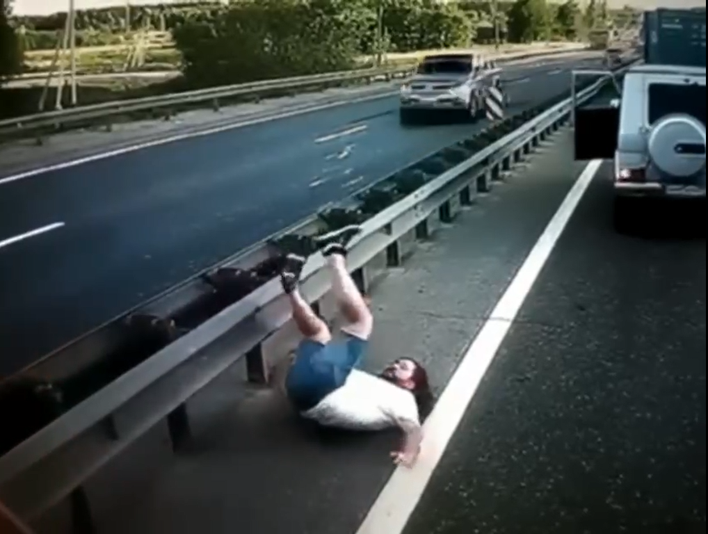 Вот он и ударил..