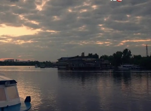 Осень, Все чаще небо покрывается тучами. В жизни все иначе. Тучи сгущаются независимо от времени года.