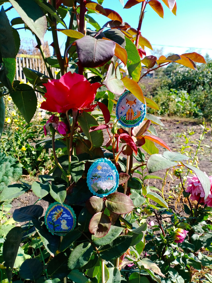 Пасхальные яйца со зверятами, дизайнер Мария Бровко 