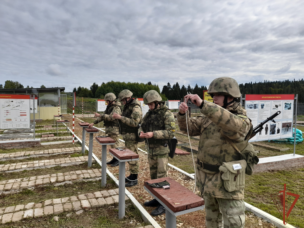 Военные в пермском крае. Специальность 11.05.02 специальные радиотехнические системы. Росгвардия полевые занятия в полевом классе. Специальности военнослужащих. Специальные военные специальности.