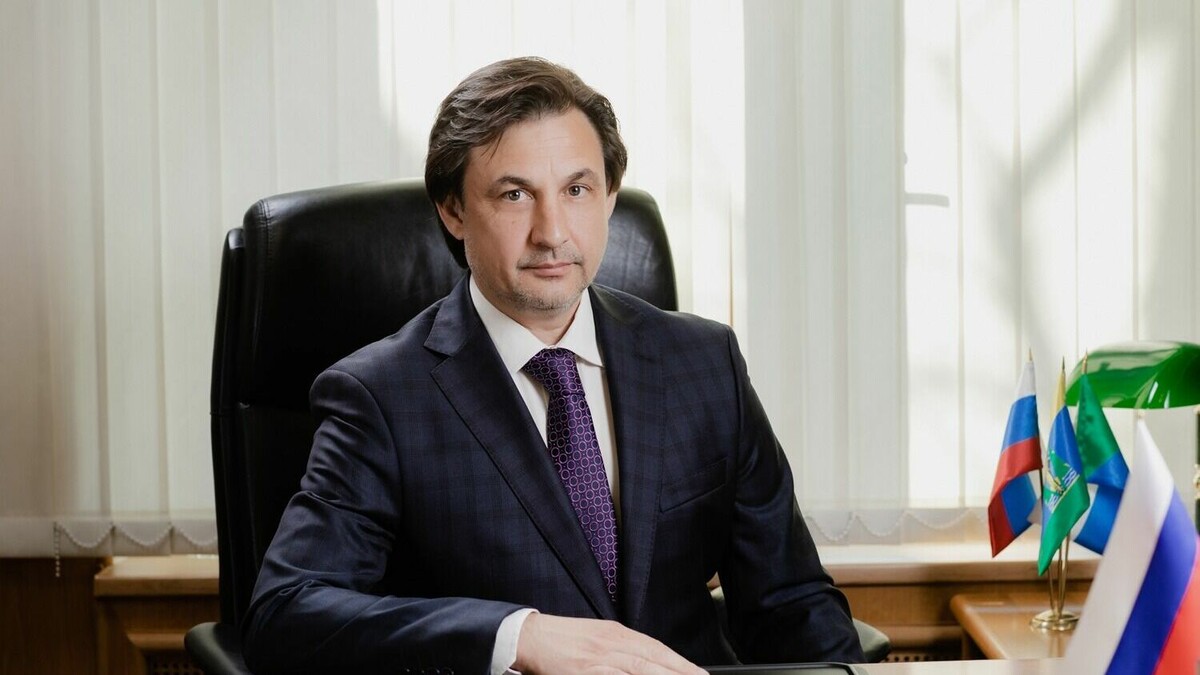     Труд учителя — один из самых благородных и творческих, в то же время один из самых трудных и ответственных. К поздравлению главы города Юности присоединился председатель городской Думы Владимир Гинзбург.