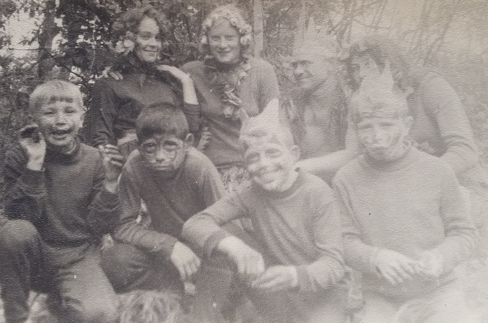 Вот они, на переднем плане. Русалки около Нептуна