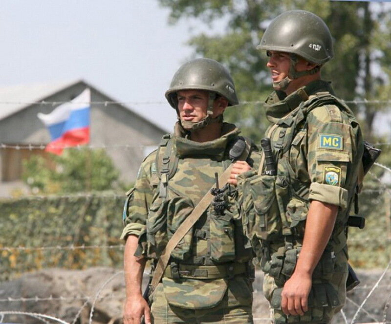 Российские миротворцы в шлемах 6Б7. Масса шлема равна 1150 г