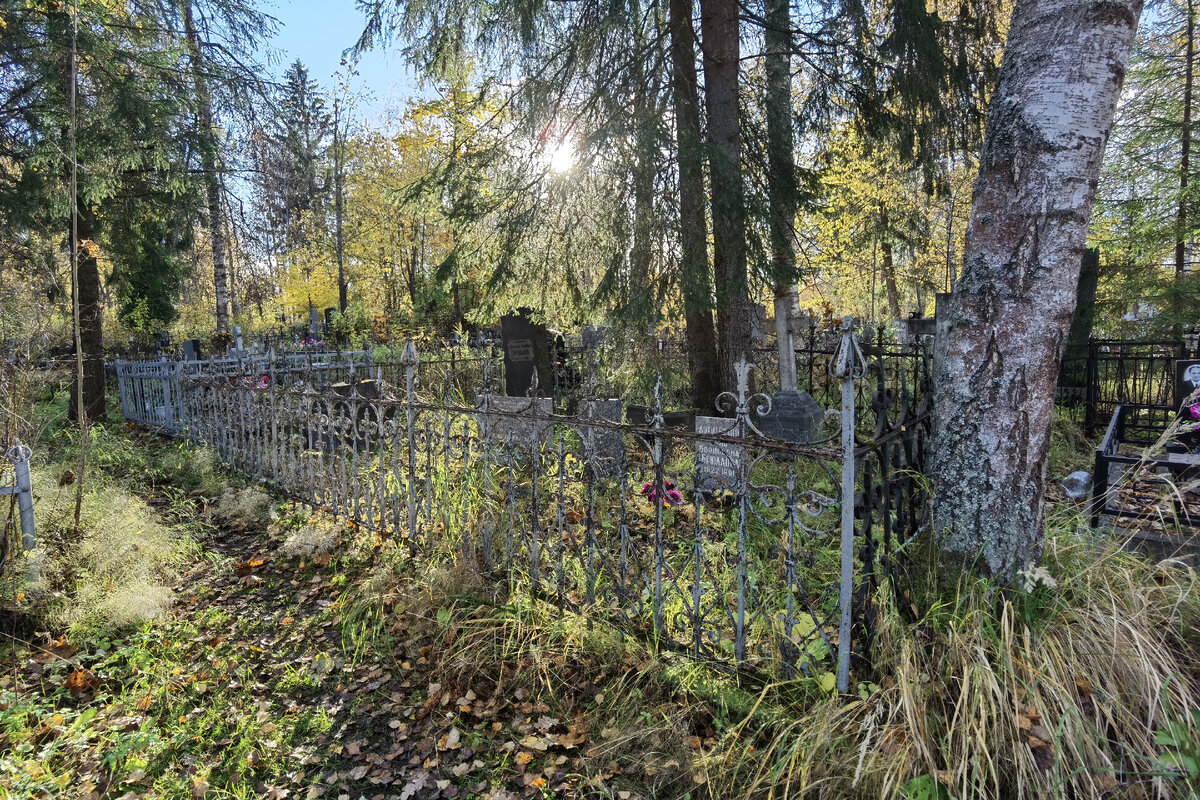 Павловское кладбище - клеймо завода Ф. Санъ-Галли, склеп-дворец Угетти,  кенотаф Н.Пунину (мужу А.Ахматовой), могила архитектора А.Брюллова | Олег  Еверзов | Дзен