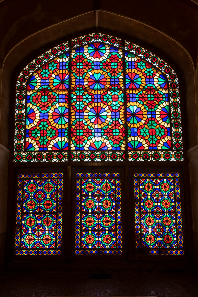 Витражные окна Пятничной мечети