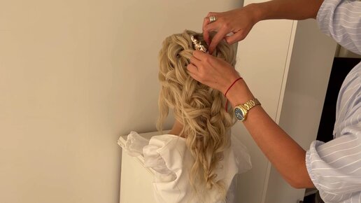 Прическа в греческом стиле: как сделать (видео). Greek-style hairstyle for medium hair.