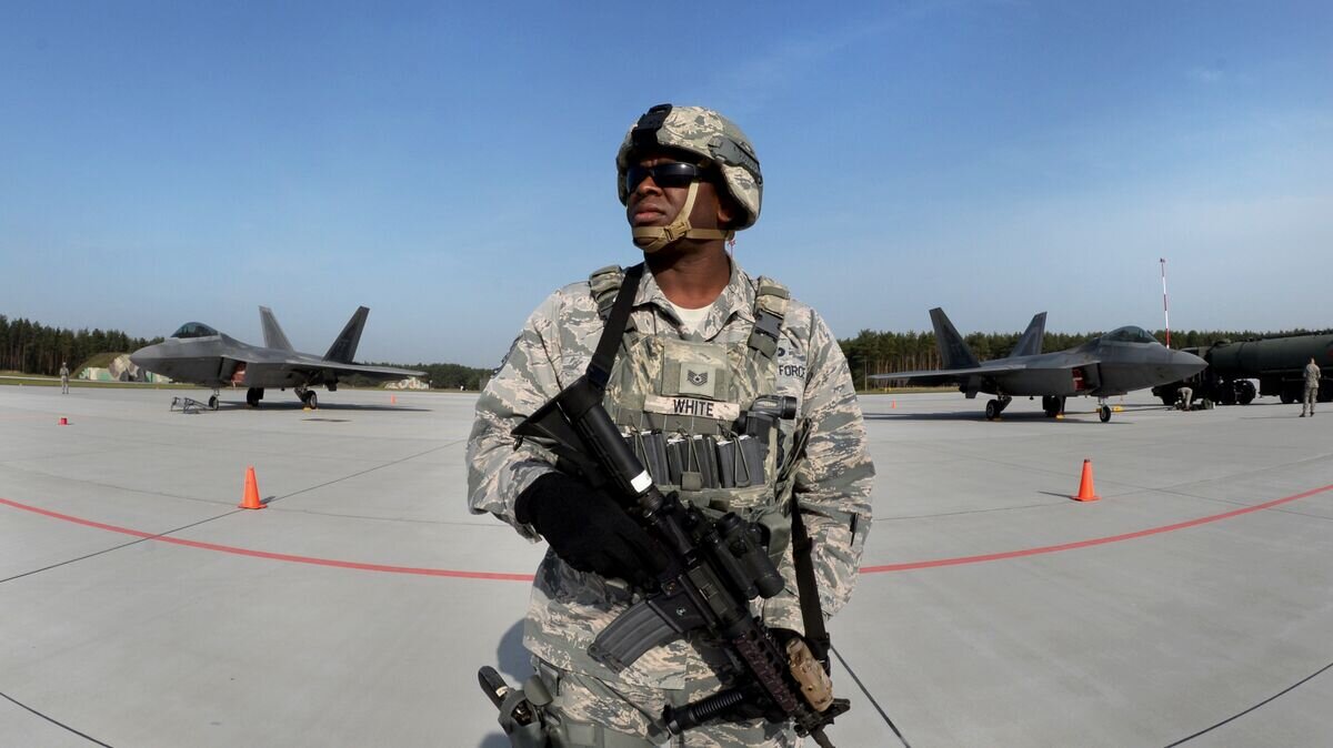    Американские истребители F-22 Raptor на авиабазе Повидз, Польша© Фото : U.S. Air Force / Senior Airman Tenley Long