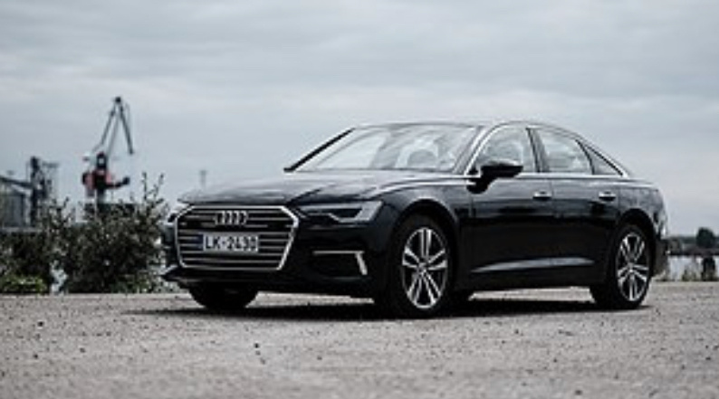 Audi 100, с 1994 года Audi A6, — семейство автомобилей бизнес-класса, выпускающихся под маркой Audi, внутреннее обозначение — «тип C». Премьера Audi 100 состоялась в 1968 году, с августа 1994 года этот модельный ряд носит название А6