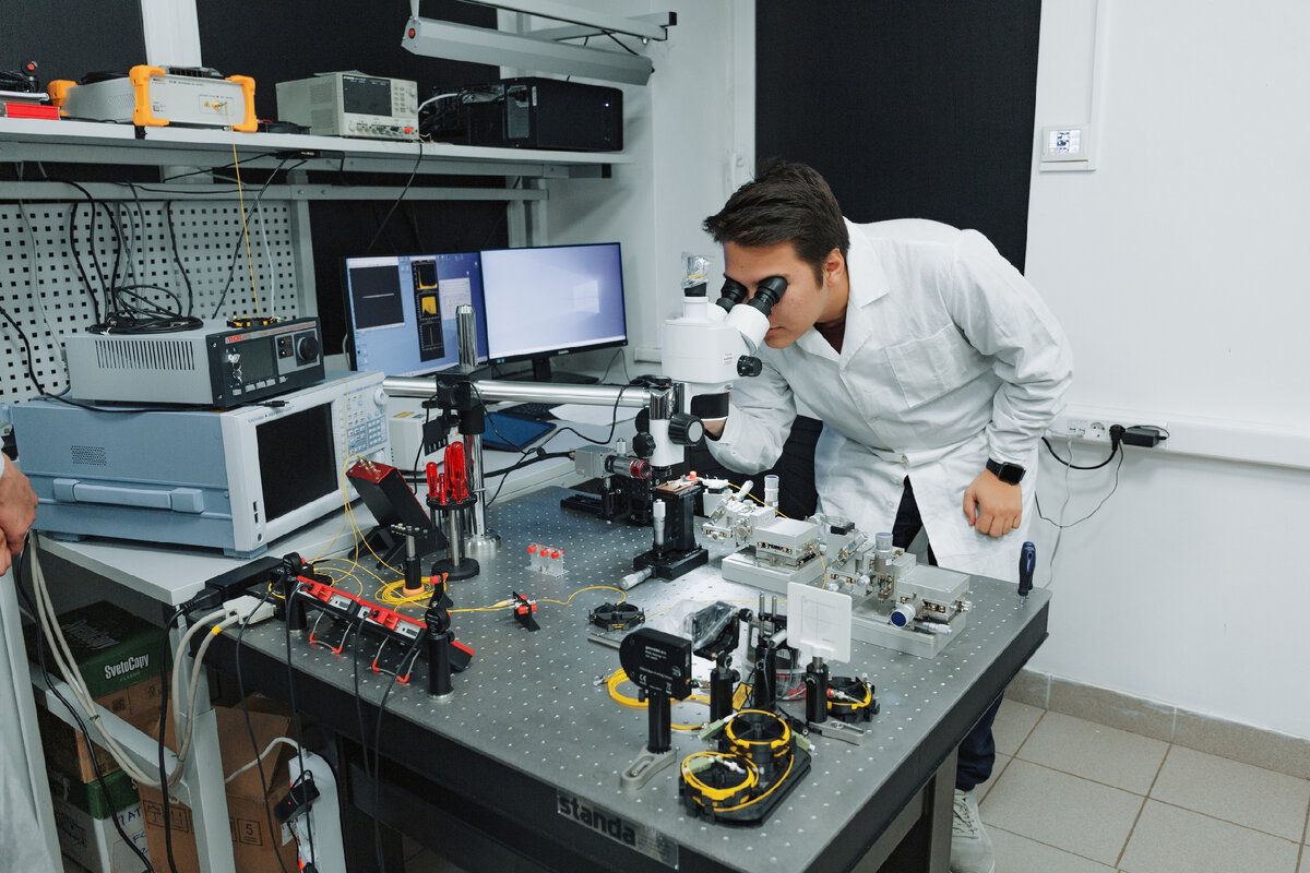 Научная фотоника. Производство чипов. Научные технические исследования. Фотоника. Научная фотоника.