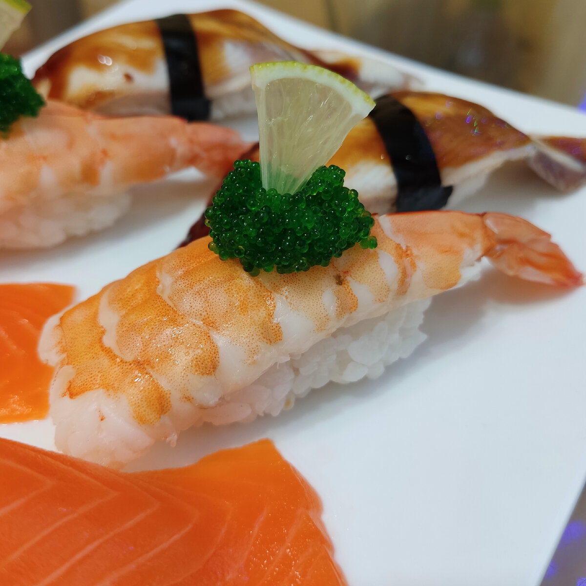 Креветка и тобико