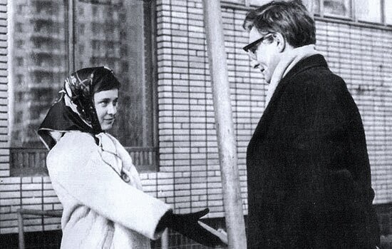 «Счастье — это когда тебя понимают» — эта фраза из сочинения, написанного 9-классником Геной Шестопалом, давно стала крылатой. Фильм рассказывает о 3 днях из жизни учителя истории Ильи Семеновича Мельникова, его бывшей ученицы Натальи Сергеевны Гореловой и нескольких учеников 9-го класса.