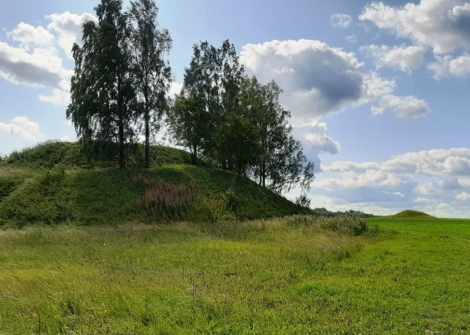 Погода сопки новгородская. Могила Рюрика шум гора.