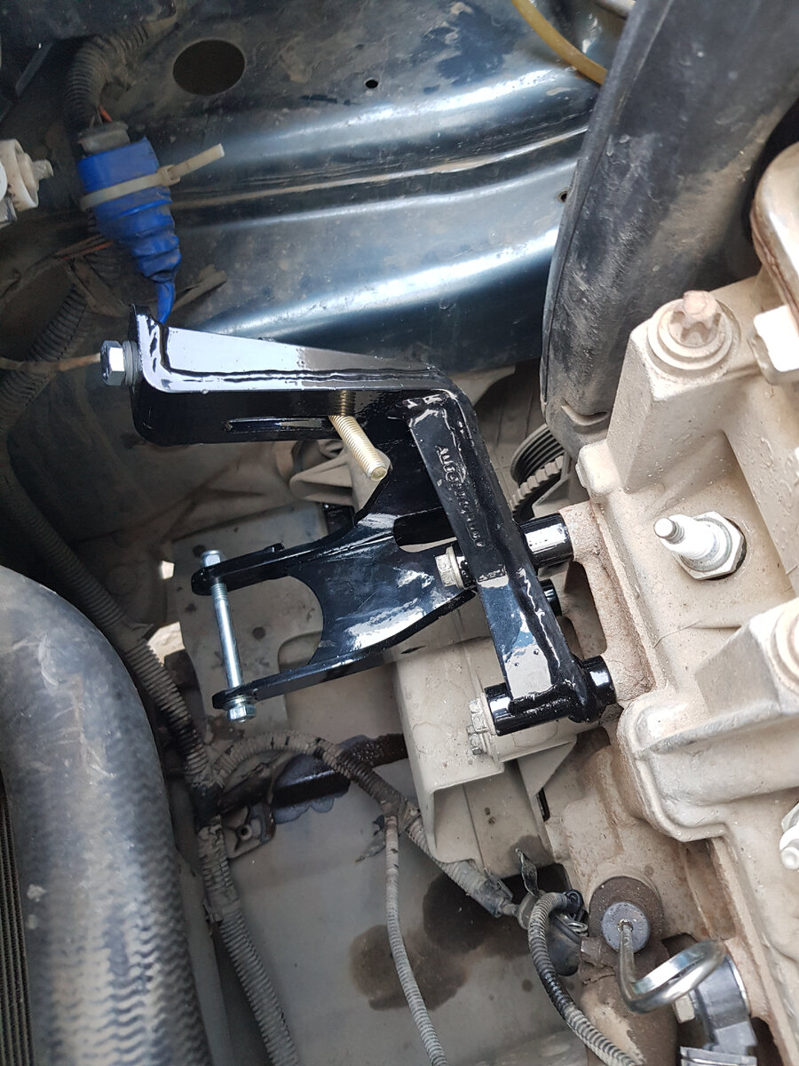 Этот самый кронштейн с регулировкой натяжения 