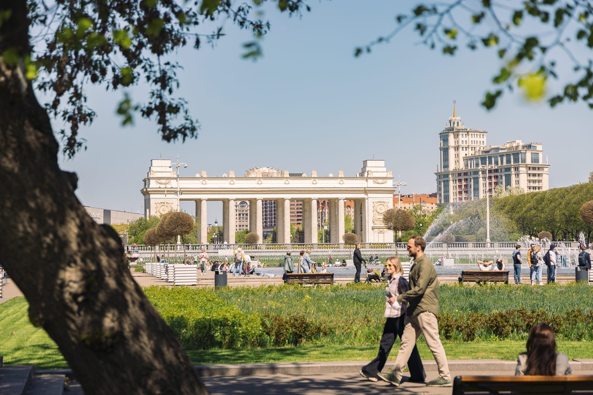 Около парка горького. Парк Горького 2021. ВДНХ парк Горького. Парк Горького Ульяновск. Парк Горького Владикавказ.