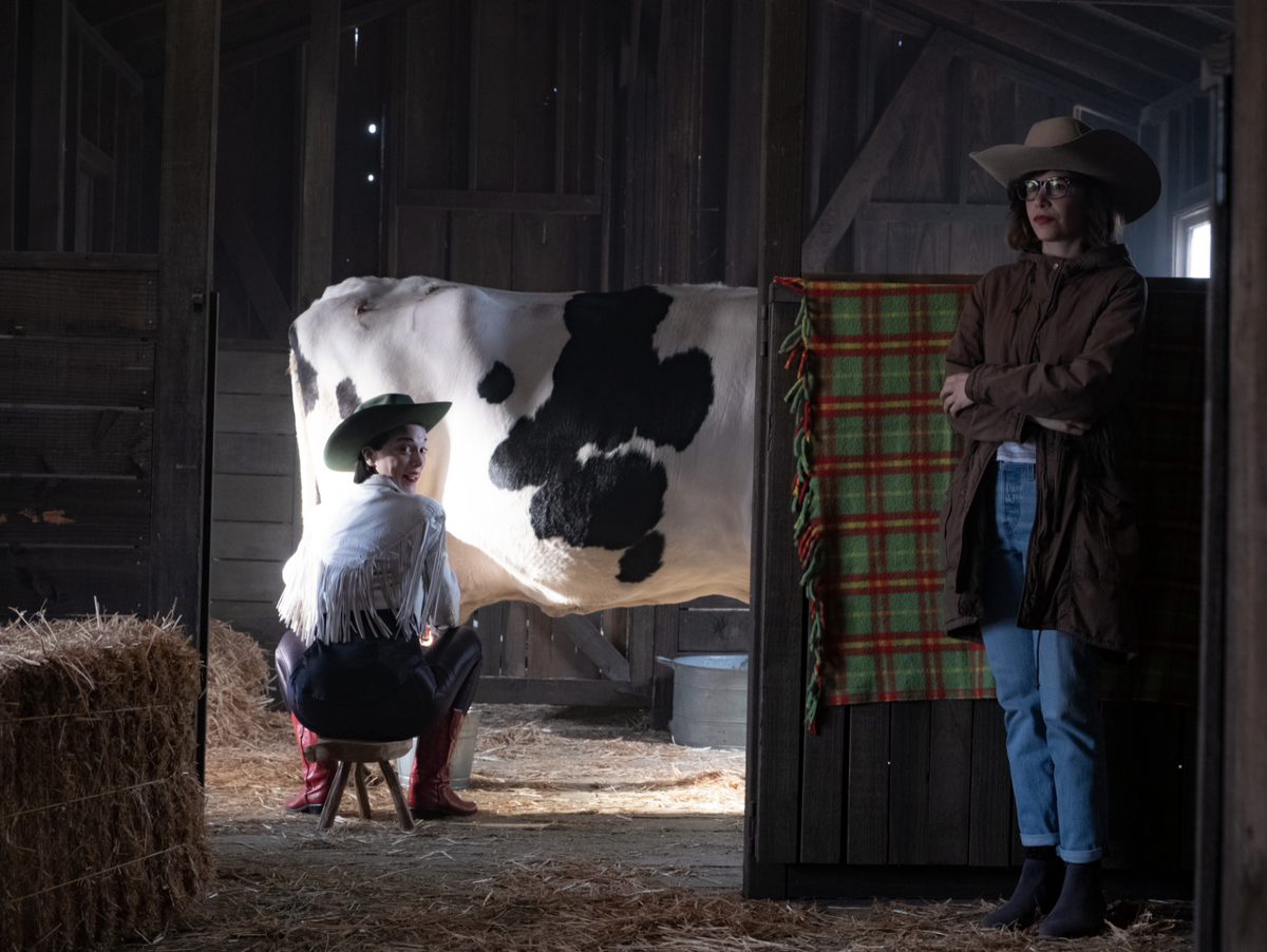 Энни Кларк и Кэрри Браунштейн в фильме «Мотель «Нигде». Фото: A-One Films