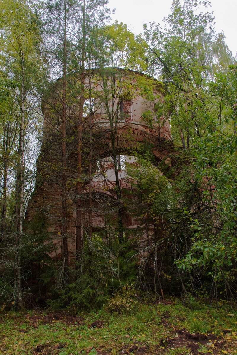 Церковь Архангела Михаила, западная сторона.