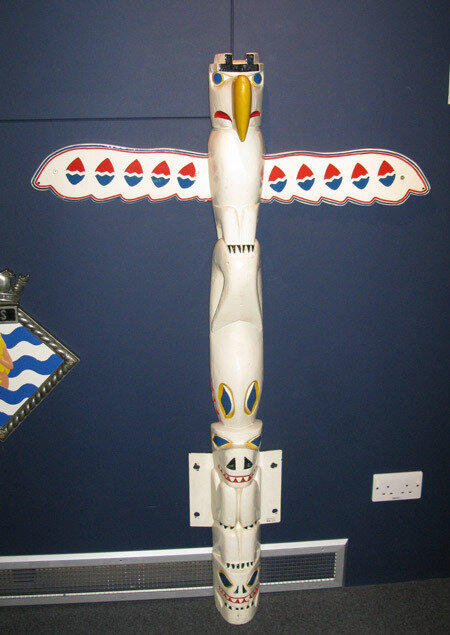 Тотемный столб, которым была украшена подлодка Источник: www.wikimedia.org