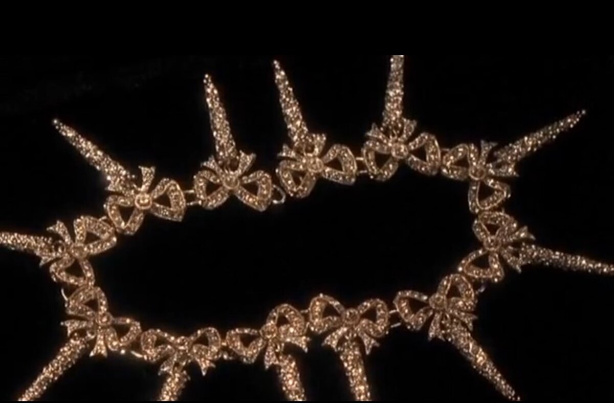 Колье с 12-тью подвесками