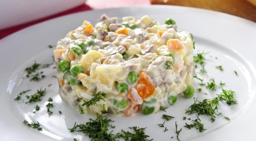 КЛАССИЧЕСКИЙ ОЛИВЬЕ С ГОВЯДИНОЙ И ОГУРЦАМИ