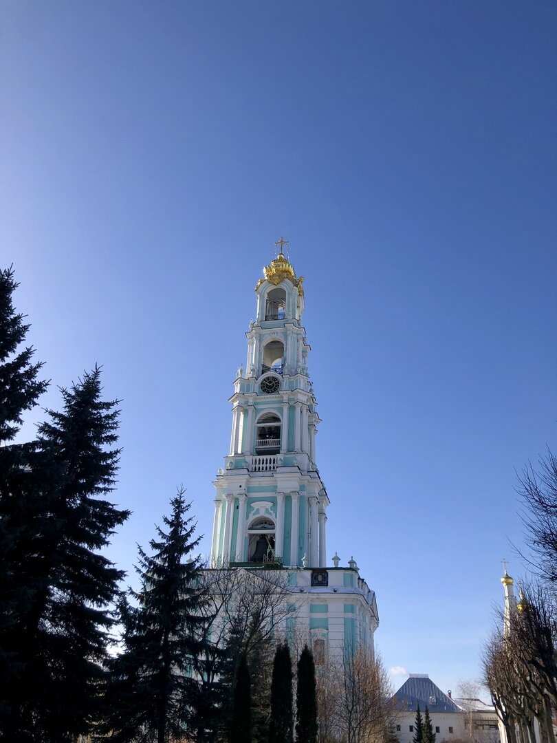 Великолепная колокольня, хоть и не в исторической окраске.