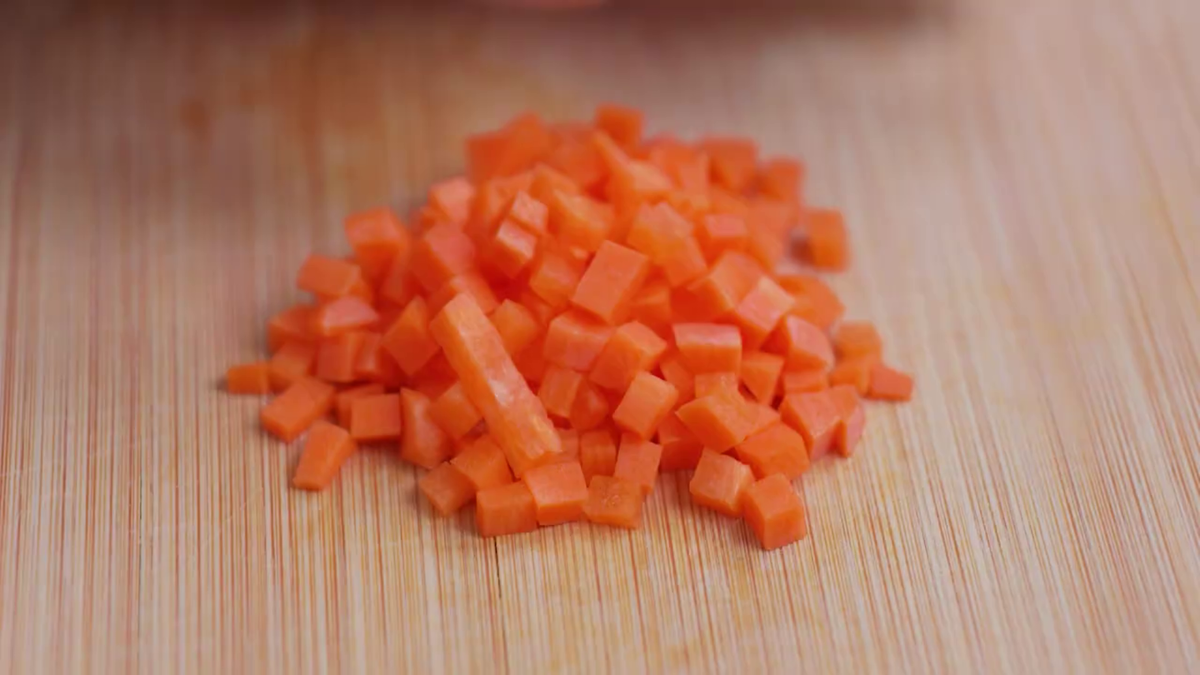 По возможности поищите сочную морковь, чаще всего она продается не на развес