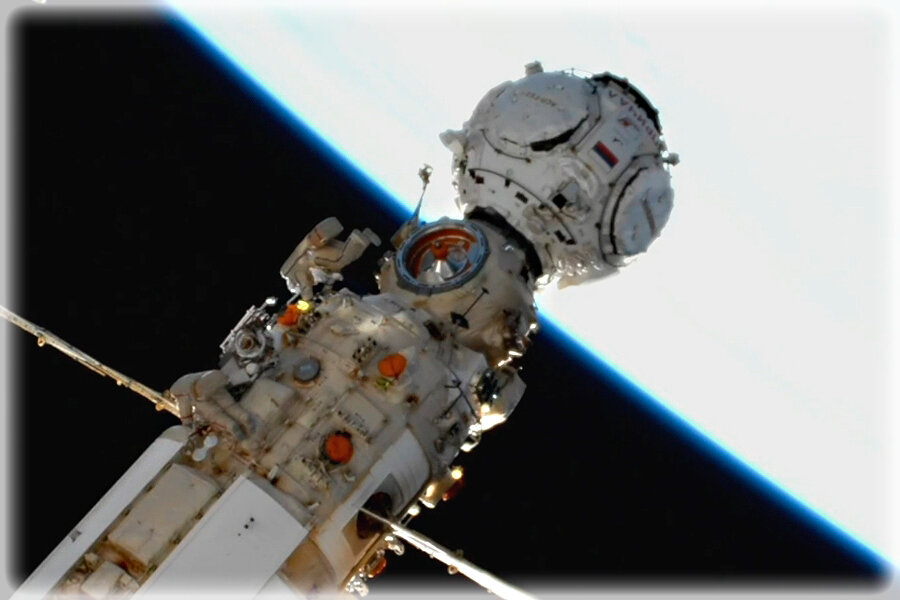 Неизвестный объект пролетел мимо МКС во время первого в 2022 году выхода российских космонавтов в открытый космос