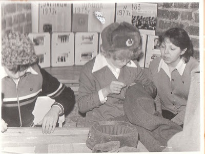 "Пришиваю погоны к шинели"