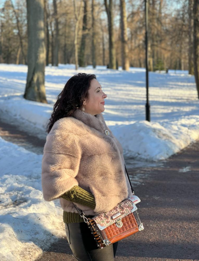 Автор в состоянии благодарности за день, который радует своей красотой. 