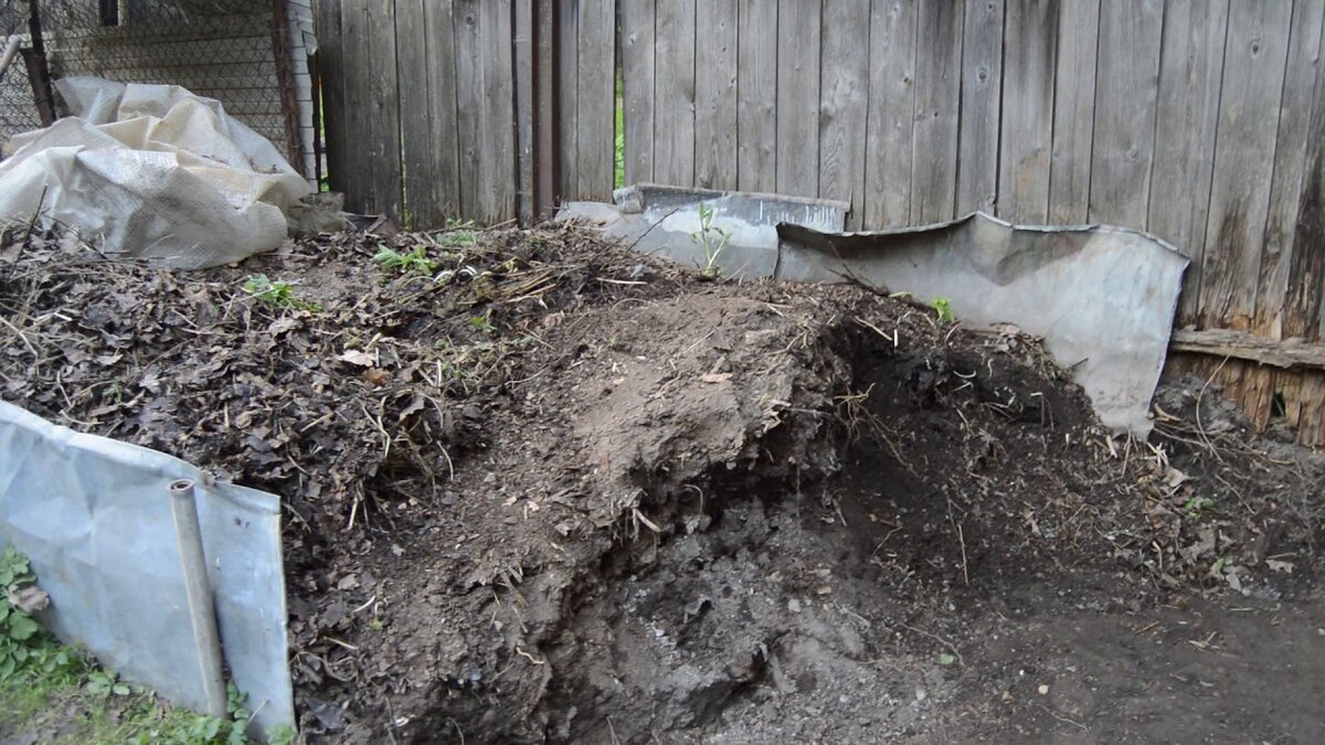 1.компостная яма заполненная. 2.3.надземный сбор компоста 