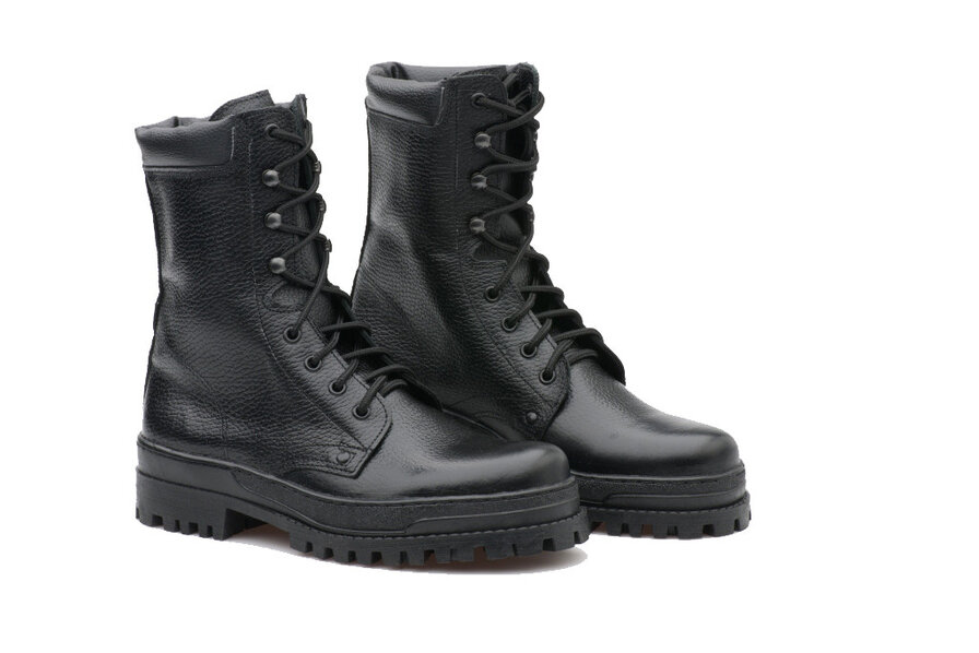 Верхнюю часть берцов изготавливают из натуральной кожи, замши, гортекса, а также кордуры и нубука