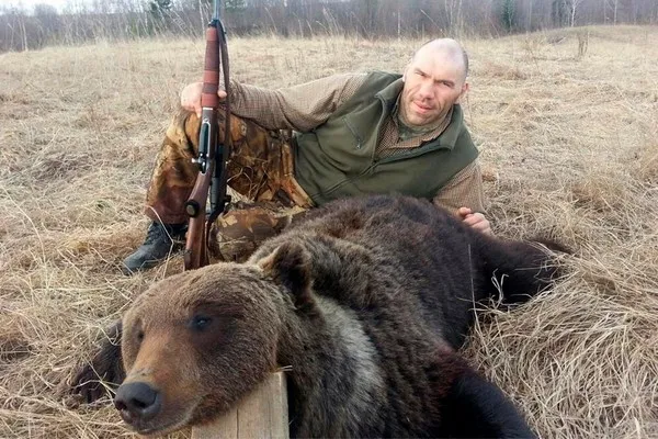 – Он первый начал.