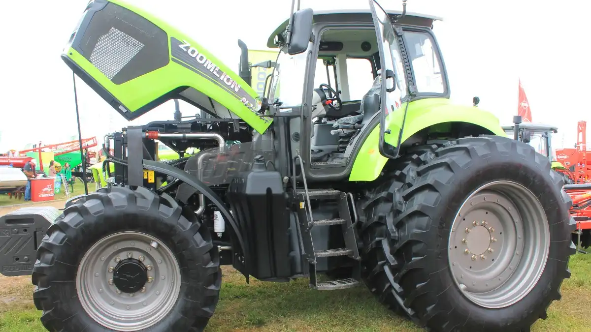  Zoomlion PL2304 с дизельным двигателем и топливной системой Common Rail, а также с автоматизированной коробкой передач ZF