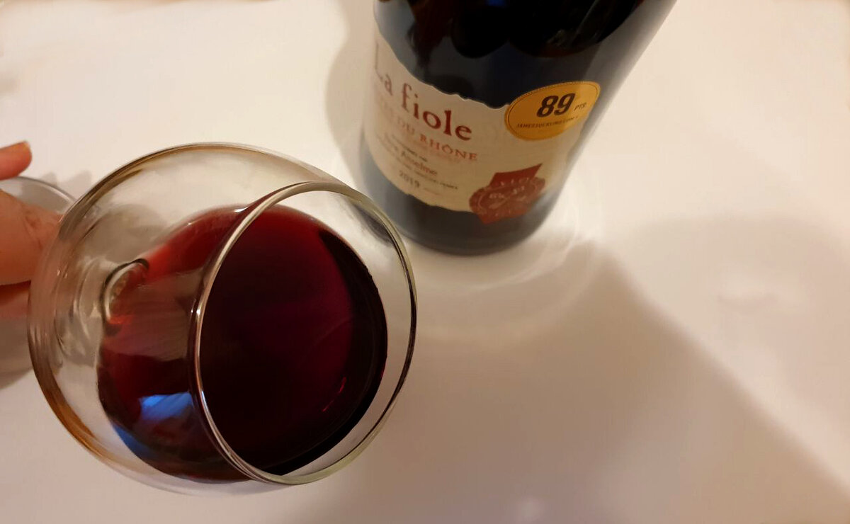 Насыщенный темно-рубиновый цвет вина